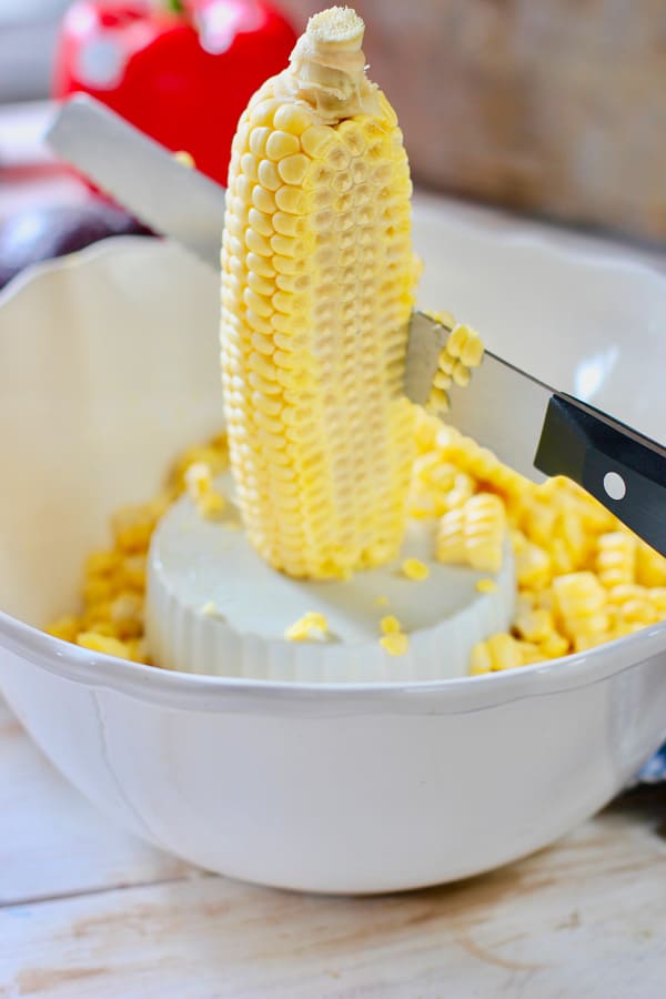 how to remove corn from the cob