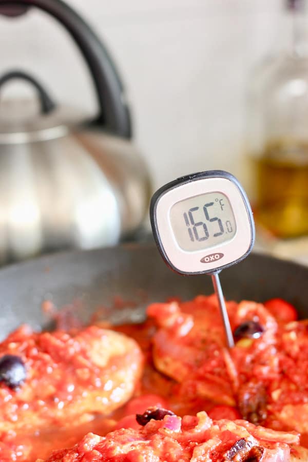 meat thermometer reading 165 degrees for perfectly cooked chicken