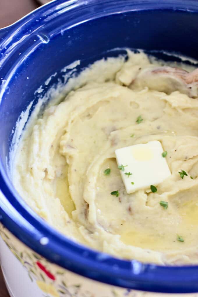 mashed potatoes in a slow cooker