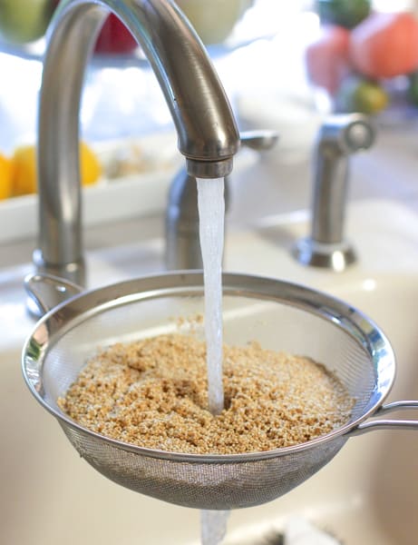 Rinsing quinoa