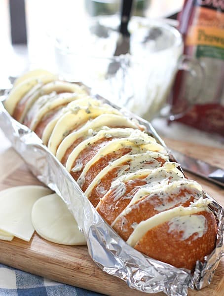 cheesy-bread-in-foil