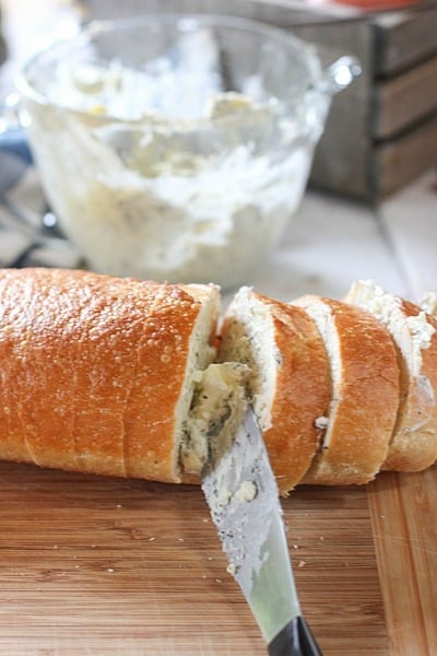 cheesy-bread-knife