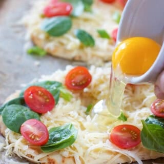 how to bake eggs on pizza