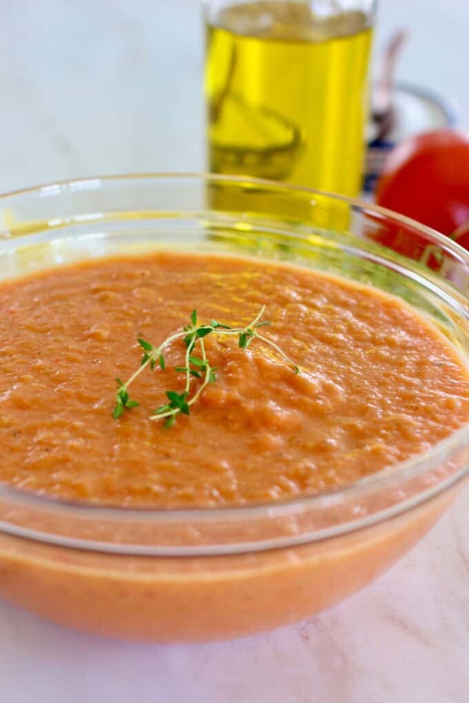 Fresh homeade marinara in a bowl