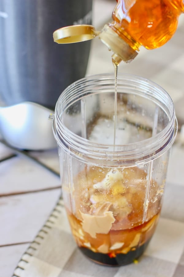 Thai Chicken Mason Jar Salad with Spicy Peanut Dressing