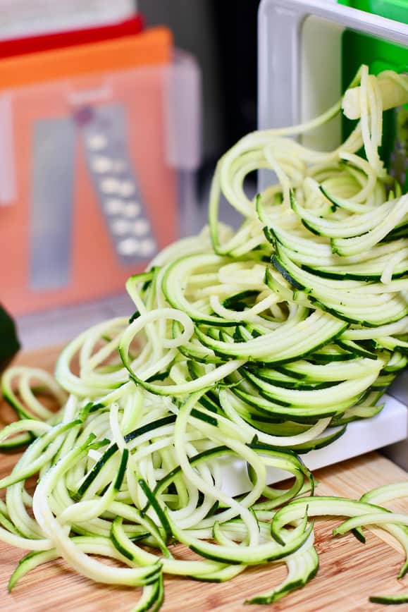 Zoodles being made in a spririlizer