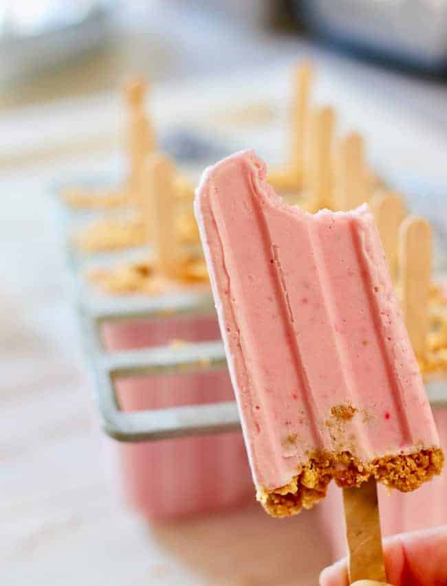 Cheesecake popsicles with a bite