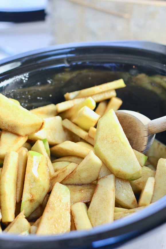 fresh sliced apples in a black slow cooker