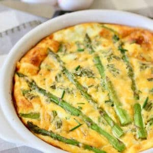 crustless quiche in a white pie pan