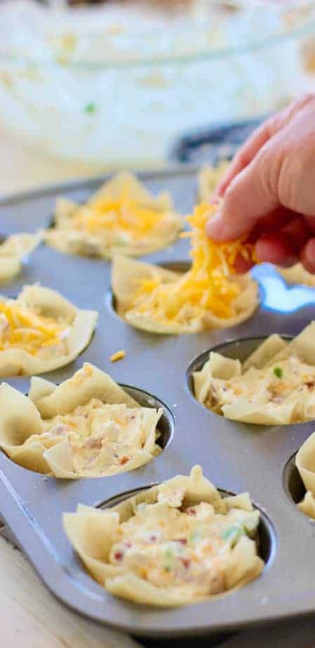 how to fill muffin tin with cream cheese mixture
