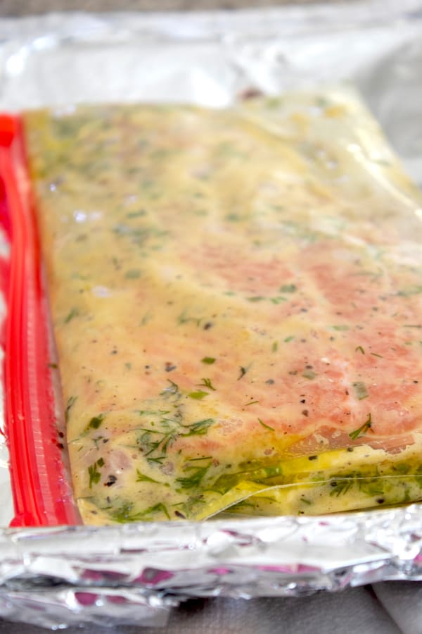 marinade and salmon in plastic ziplock bag