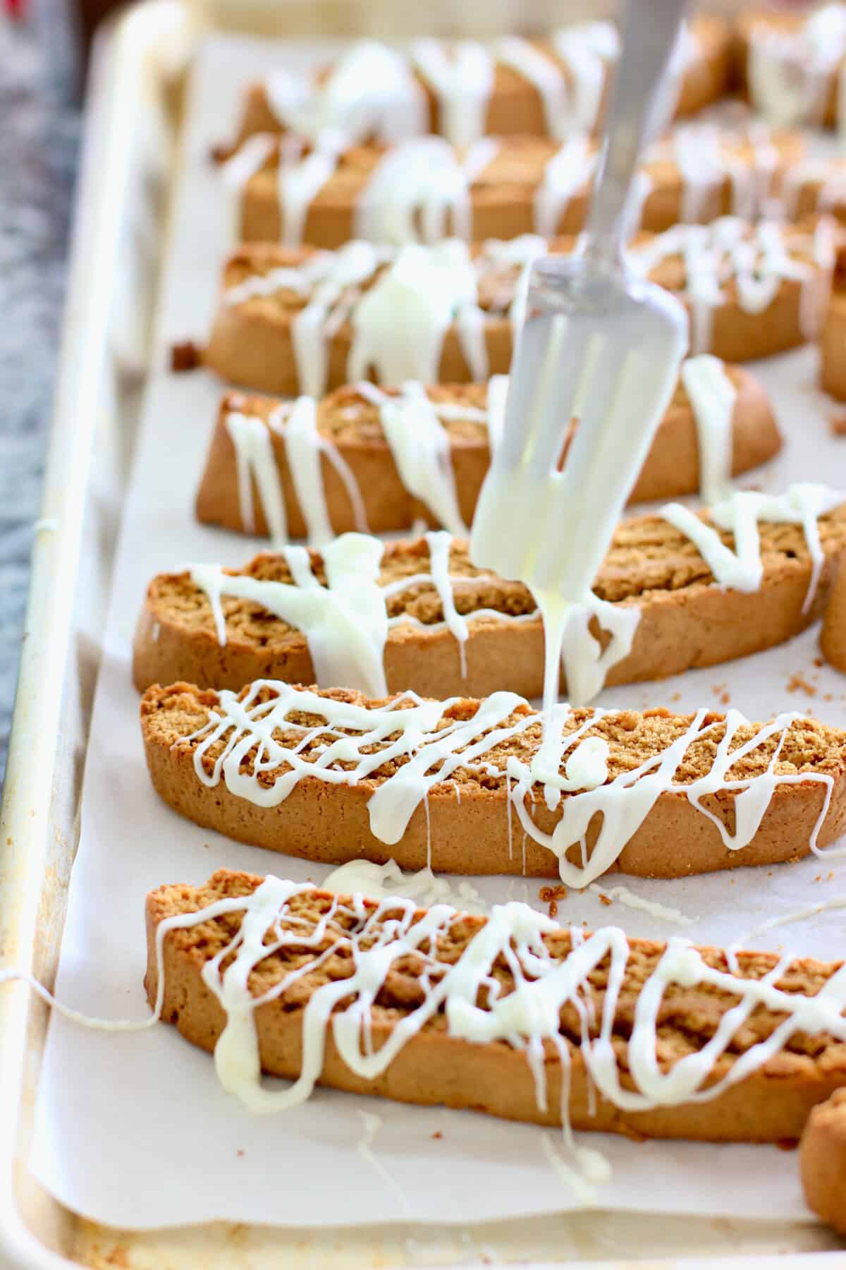 how to make white chocolate drizzle for biscotti