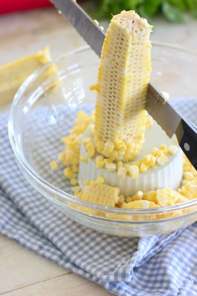 how to remove corn from the cob easily
