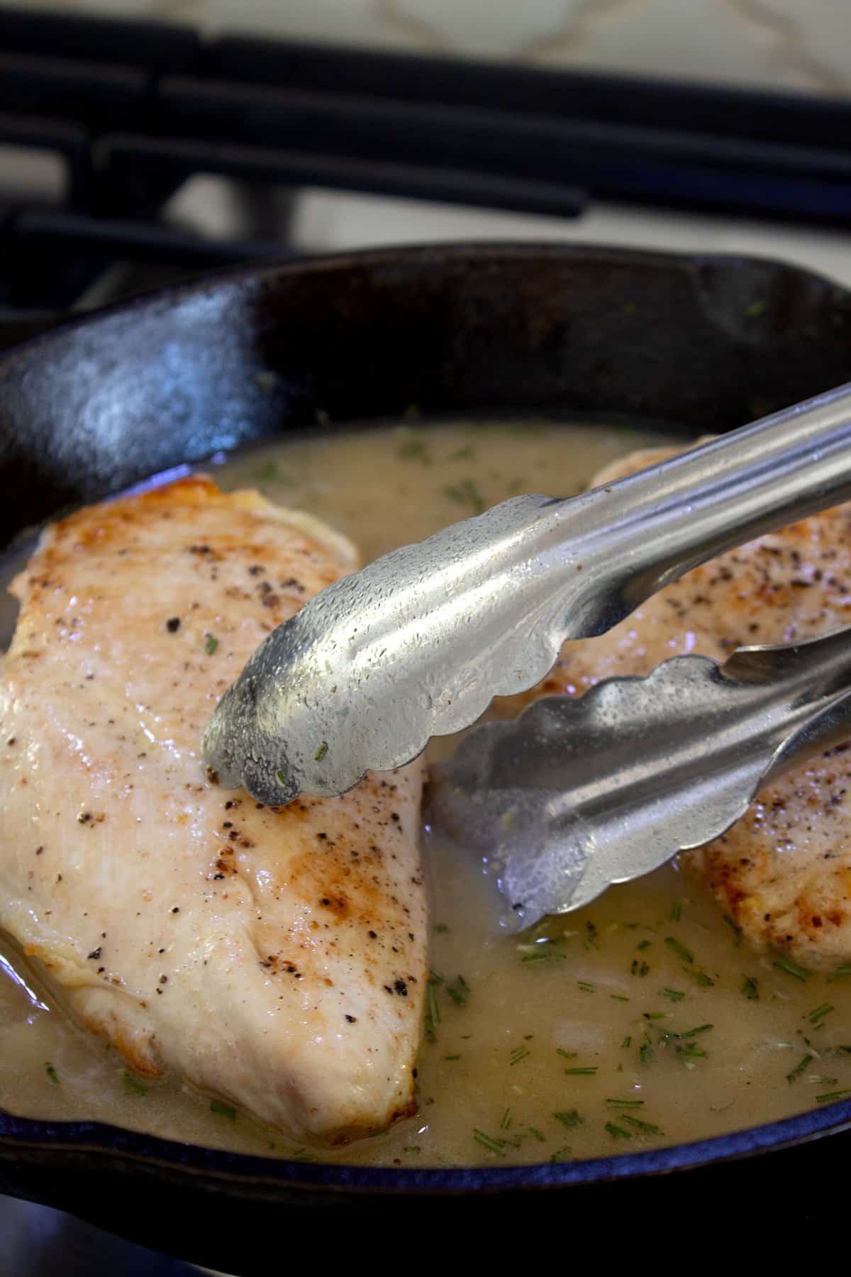 adding chicken back to pan