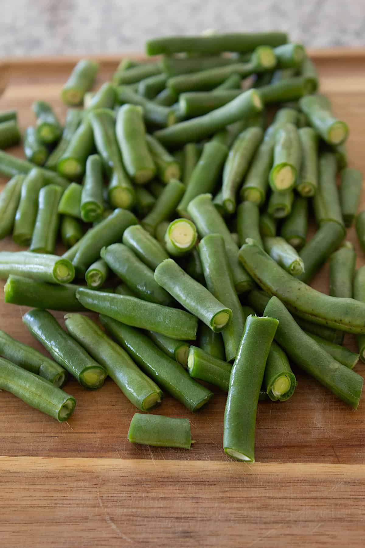 cut green beans on a cutting board