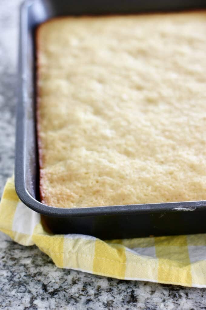 baked cake 