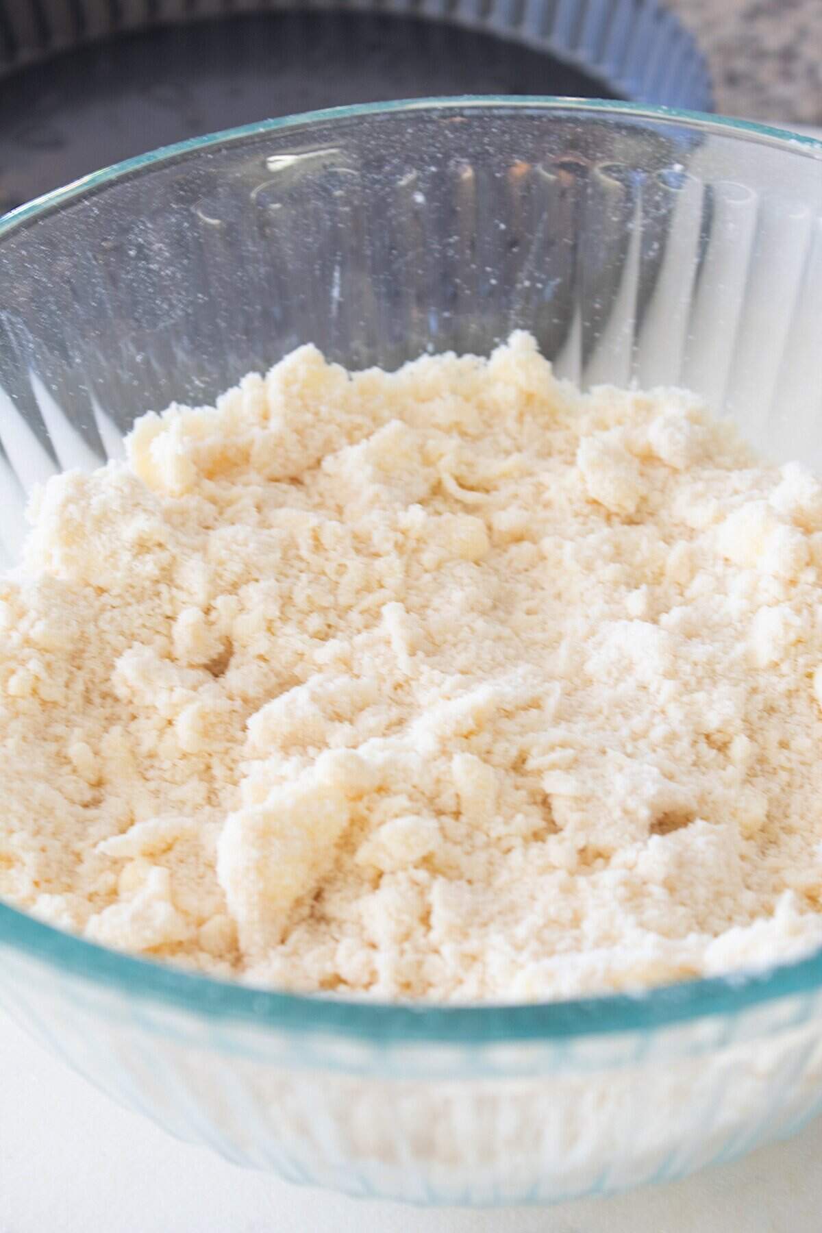 sandy pie crust in a glass bowl