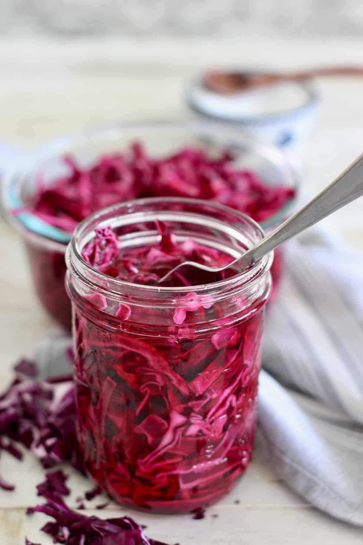 Easy Pickled cabbage in a mason jar